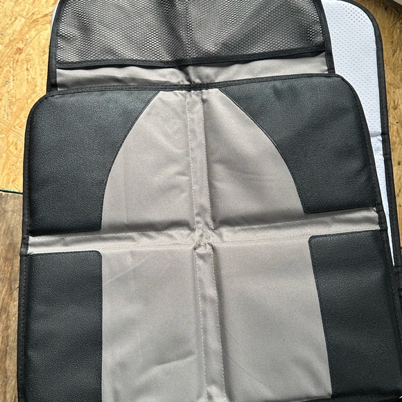 Lusso’s car seat protector - Picture 2 of 5